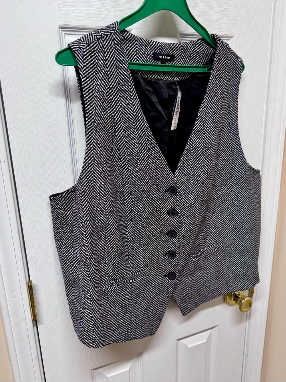 Torrid Herringbone Black and Gray Sweater Vest – New With Tags - Picture 3 of 9